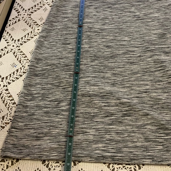 Jane and Delancey Sleeveless Knit Dress Gray Stripes - Medium - EUC - Picture 4 of 5